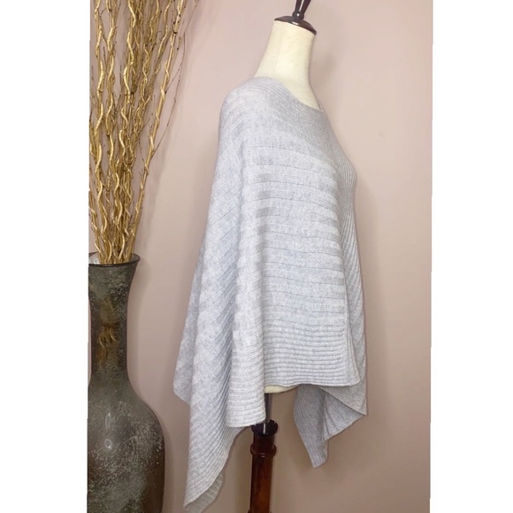 🚫SOLD🚫 NWOT BERYLL 100% Cashmere ribbed poncho One Size - Picture 7 of 13
